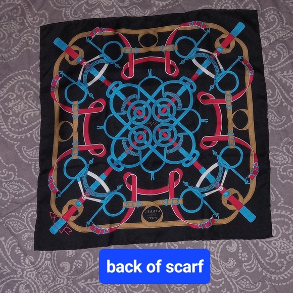 🧡 New With Box HERMES small Silk Scarf - Picture 7 of 9